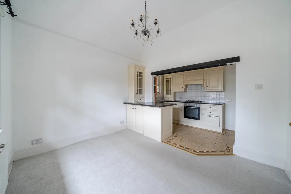 Egerton Road Weybridge KT13 photo 5
