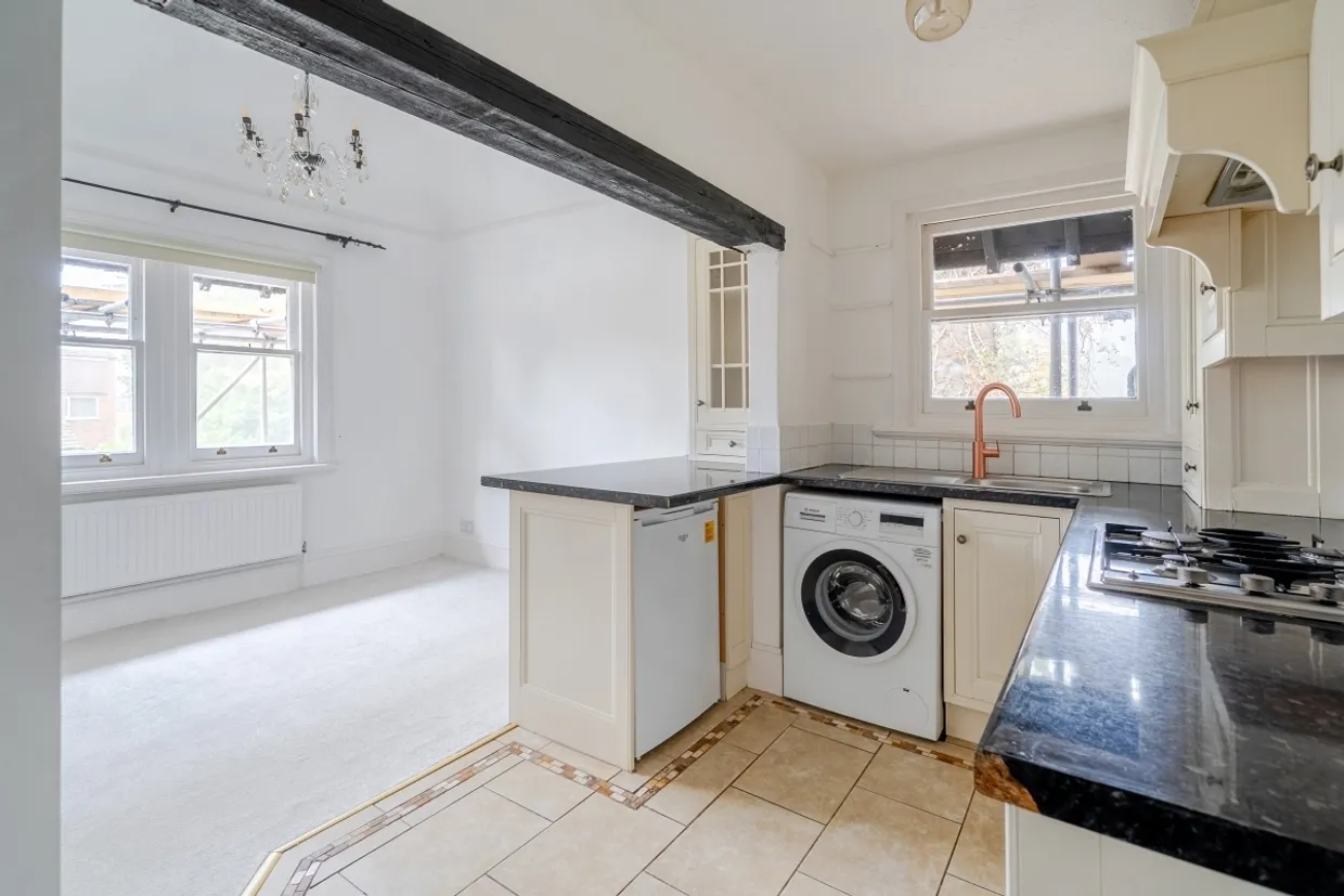 Egerton Road Weybridge KT13 photo 7