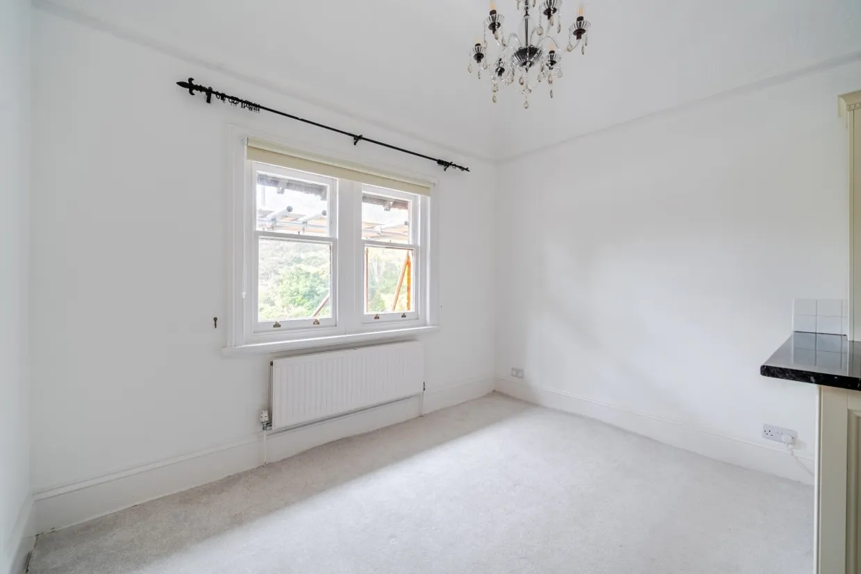 Egerton Road Weybridge KT13 photo 8