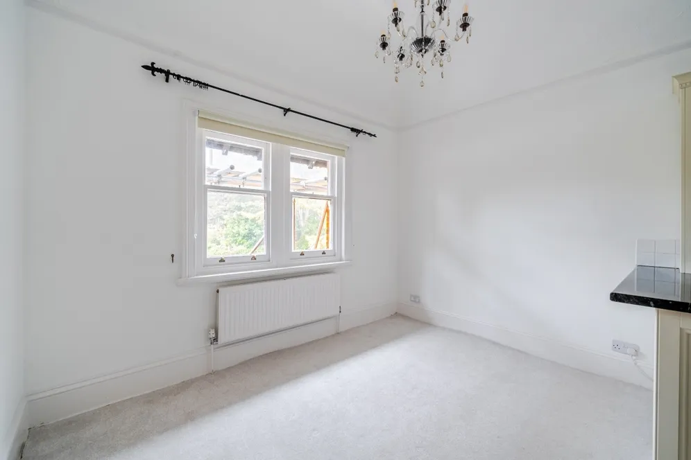 Egerton Road Weybridge KT13 photo 8