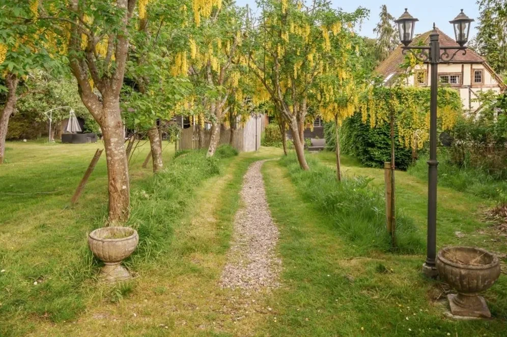 Kennel Lane, Windlesham GU20 photo 9