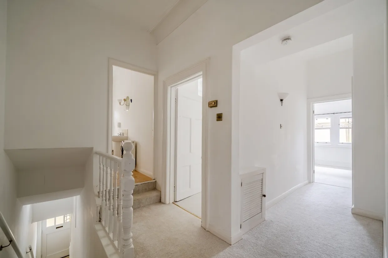 Egerton Road Weybridge KT13 photo 9