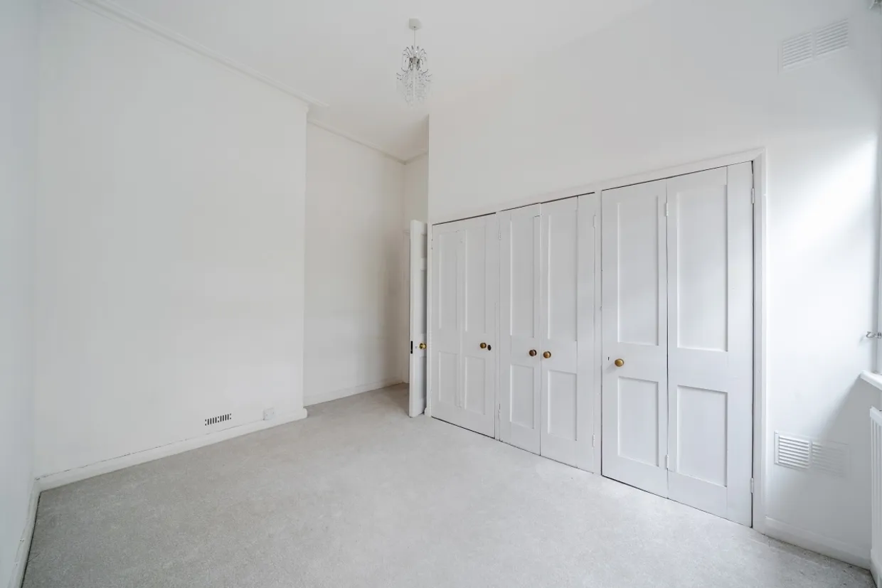 Egerton Road Weybridge KT13 photo 11