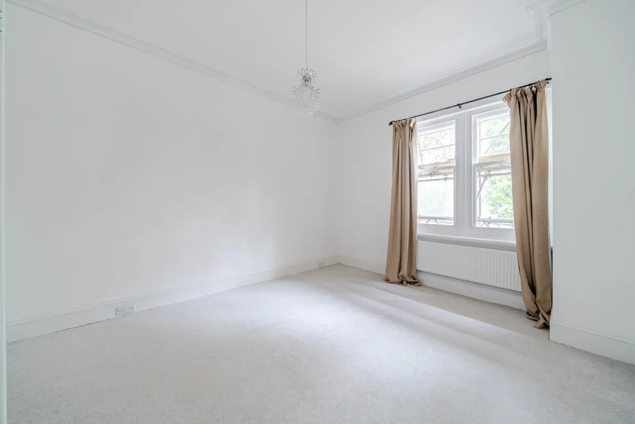 Egerton Road Weybridge KT13 photo 12