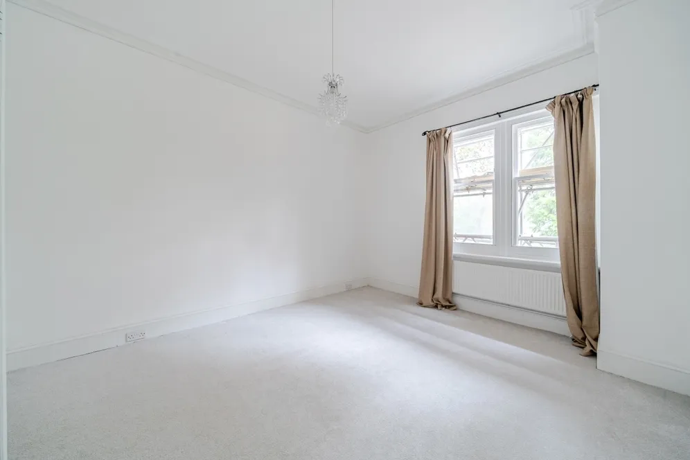 Egerton Road Weybridge KT13 photo 12