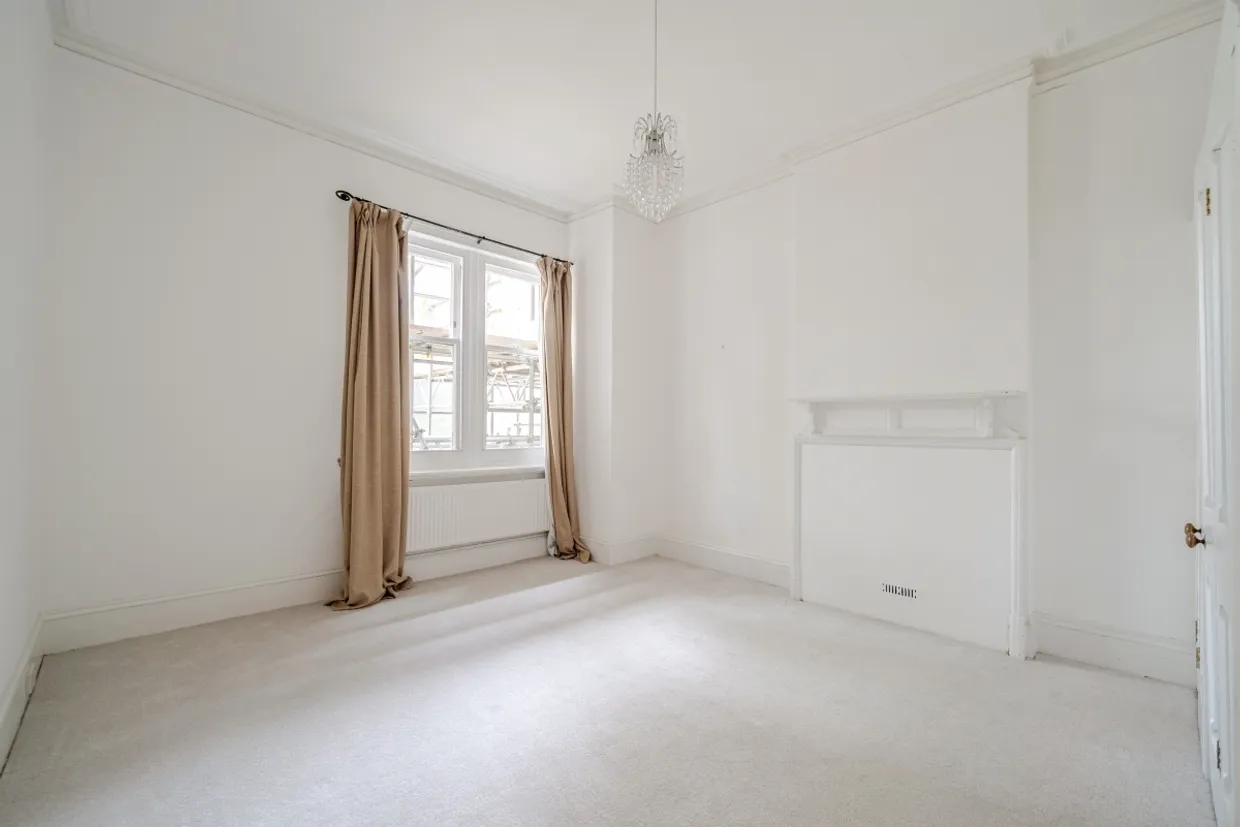 Egerton Road Weybridge KT13 photo 13