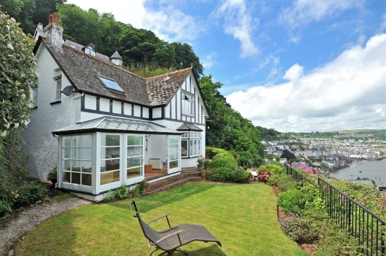 Edwardian Elegance on the River