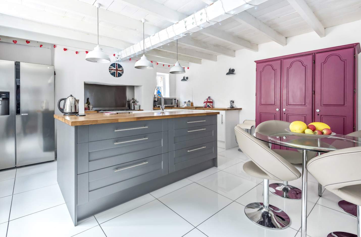 Homes for cooks: six beautiful kitchens - Stags