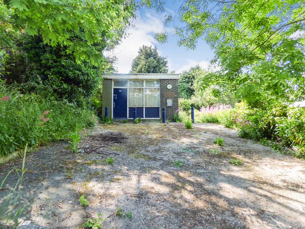 DACRES SAYS ‘ELLO, ELLO, ELLO’ TO NEW PROPERTY LISTING Dacre Son