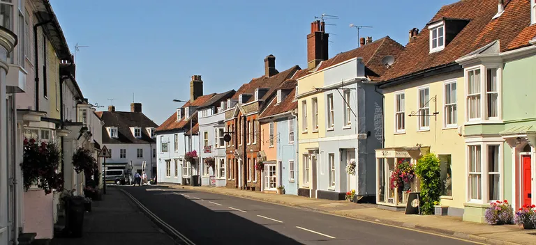 Five Benefits of Living in Alresford hero