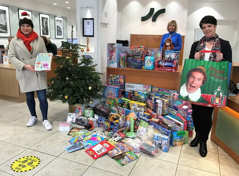 CHILDREN'S CHRISTMAS PRESENTS WANTED! hero