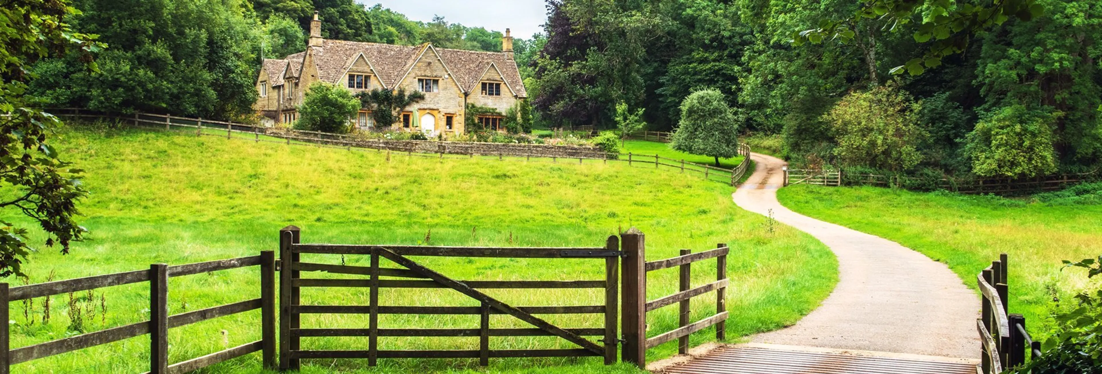 https://mr3.homeflow-assets.co.uk/files/site_asset/image/6538/3564/Rural_Properties_hero_image.jpg