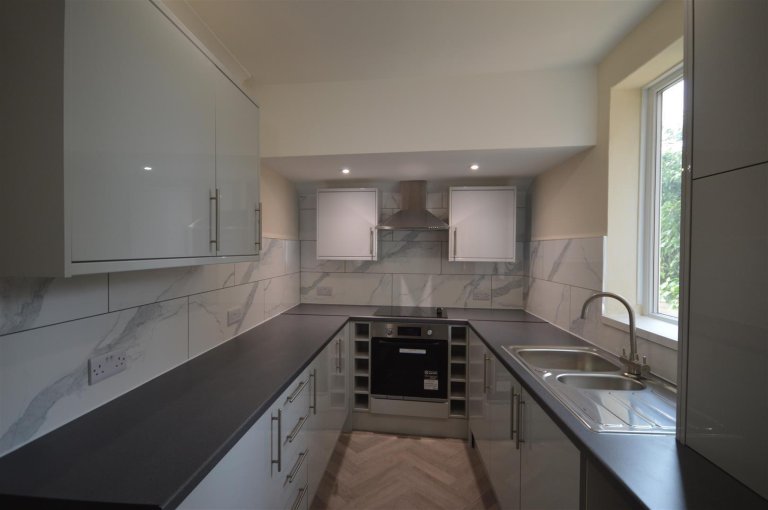 Fully repainted and with a brand new kitchen hero